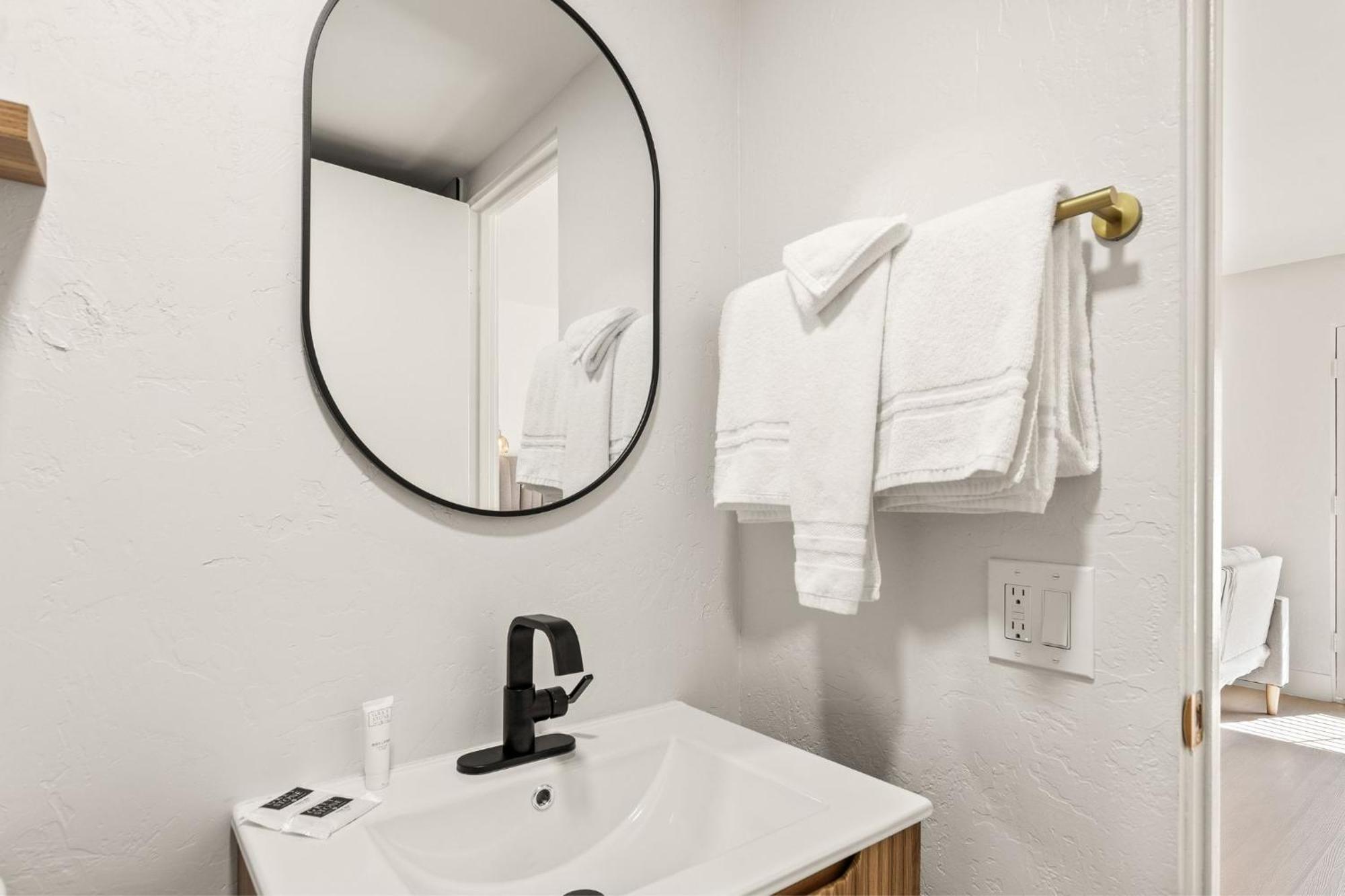 Casa Oliver Hotel & Resort - A Men'S Clothing Optional Resort In بالم سبرينغس المظهر الخارجي الصورة