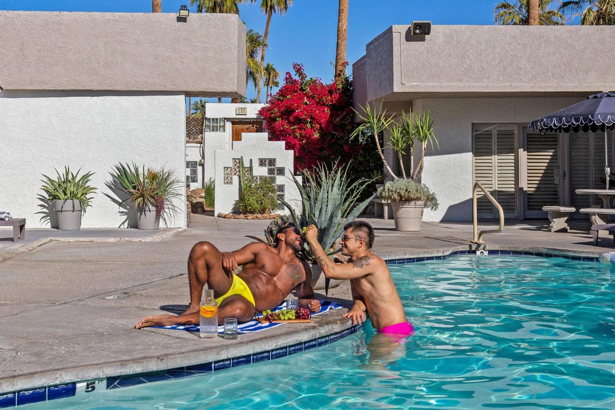 Casa Oliver Hotel & Resort - A Men'S Clothing Optional Resort In بالم سبرينغس المظهر الخارجي الصورة