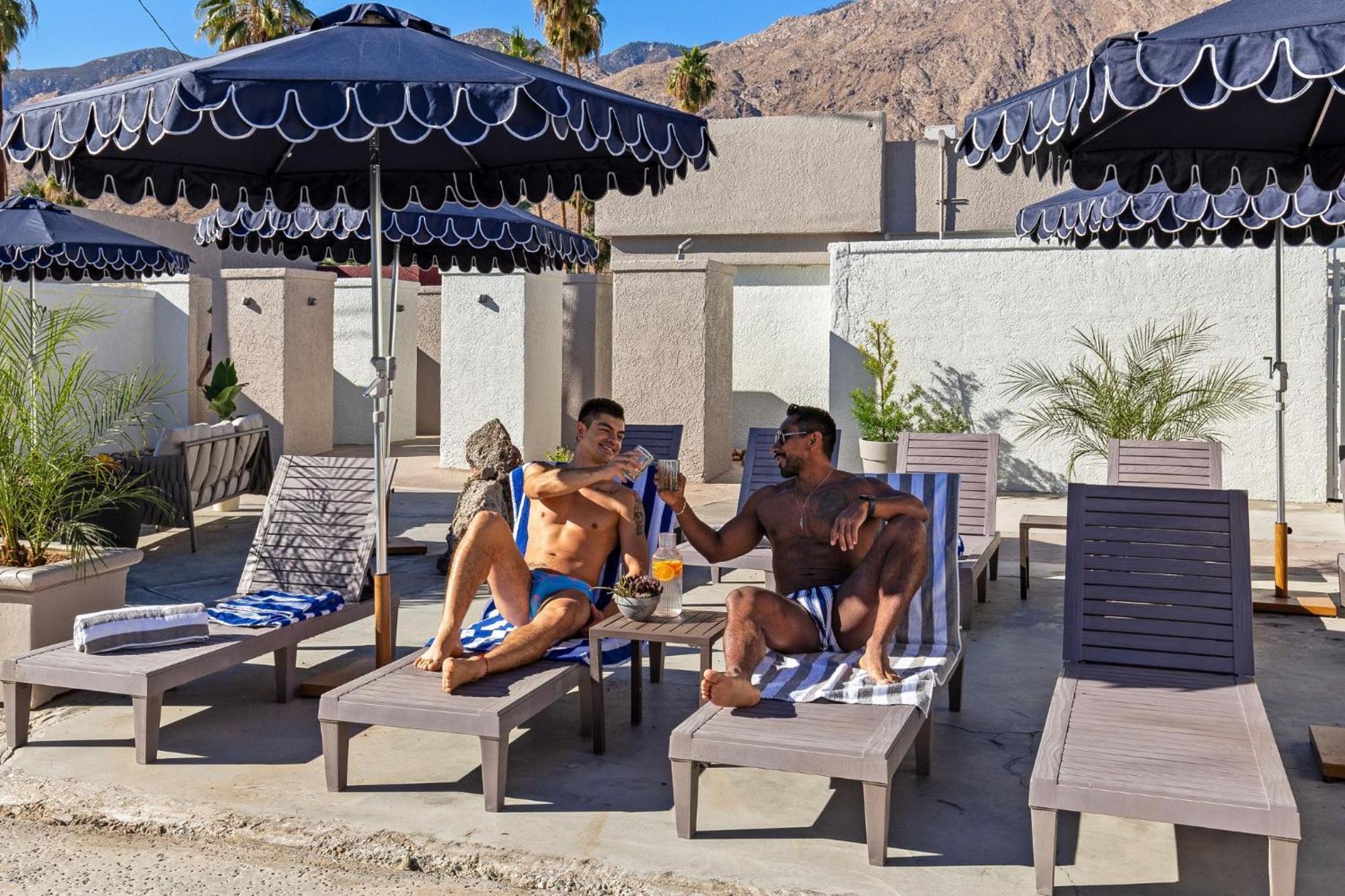 Casa Oliver Hotel & Resort - A Men'S Clothing Optional Resort In بالم سبرينغس المظهر الخارجي الصورة