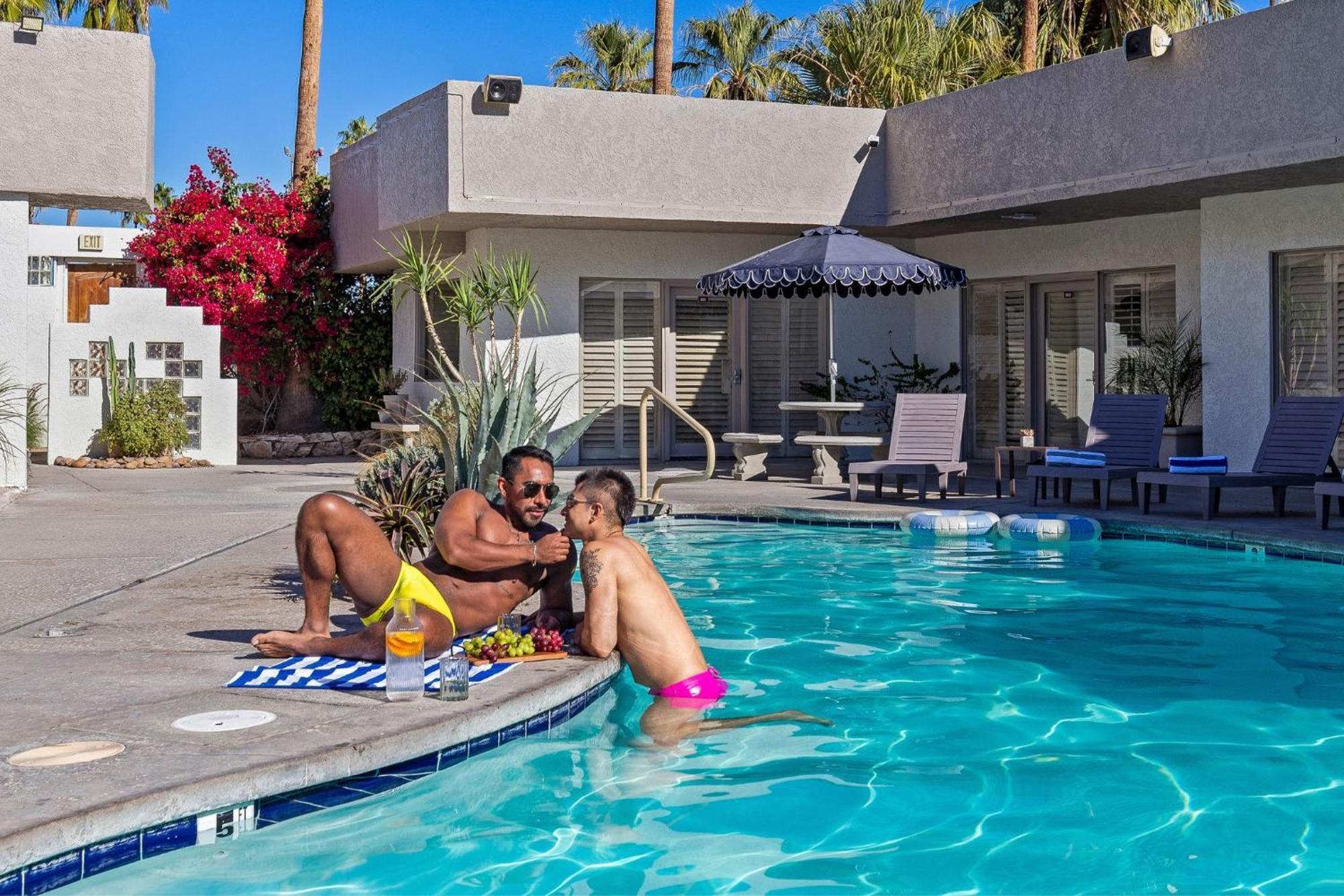 Casa Oliver Hotel & Resort - A Men'S Clothing Optional Resort In بالم سبرينغس المظهر الخارجي الصورة