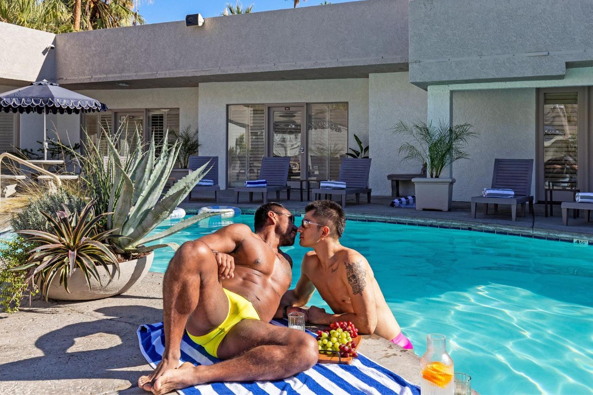 Casa Oliver Hotel & Resort - A Men'S Clothing Optional Resort In بالم سبرينغس المظهر الخارجي الصورة